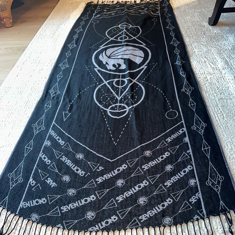 Seven Lions Pashmina